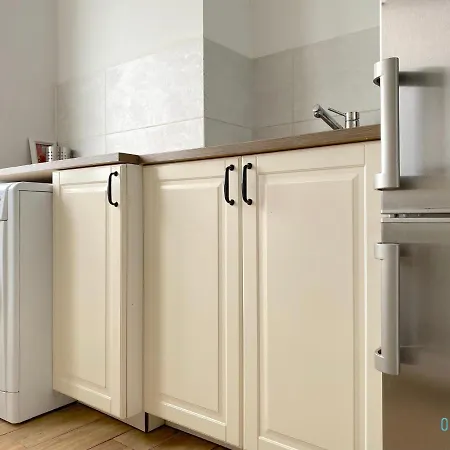 Jacket בית אירוח